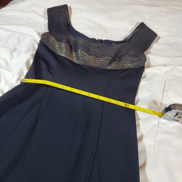 Tadashi Evening Formal Long Dress Black Side Slit Gold Shimmer Neck Detail Sz 6 - Picture 11 of 16